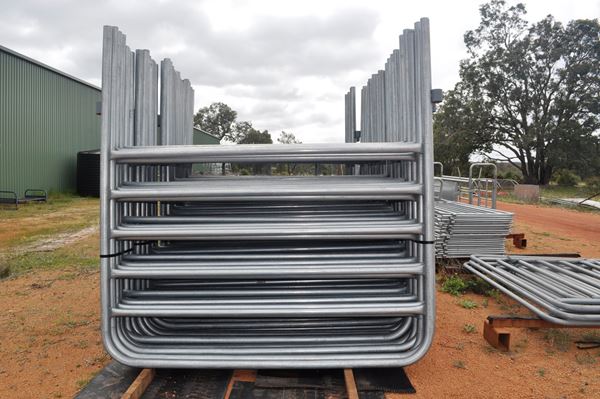 1.8m × 2.1m Durable galvanized steel oval rails Australia type farm fence panel livestock cattle yard panel Cattle Yard Panel Gate