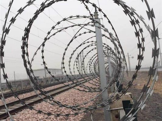 CBT-65 - Reinforced Barbed Tape  Razor Wire Railway Track Fence 533x400